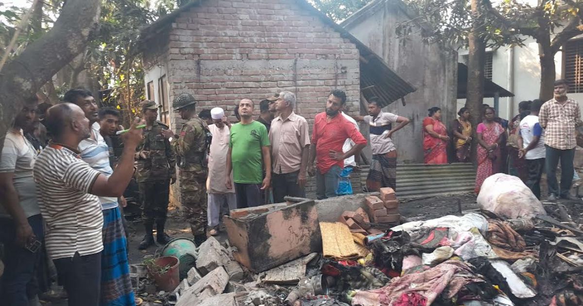মাগুরায় আগুনে নিহত সুমনের পরিবারের পাশে সেনাবাহিনী
