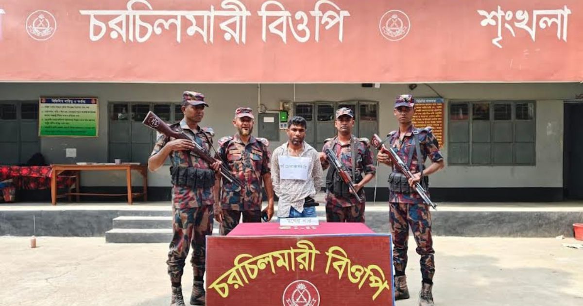 সীমান্তে ২ কোটি টাকার স্বর্ণসহ চোরাকারবারি আটক