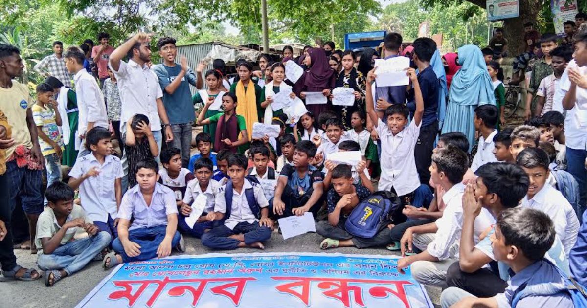 বোয়ালমারীতে প্রধান শিক্ষকের পদত্যাগ দাবিতে শিক্ষার্থীদের বিক্ষোভ
