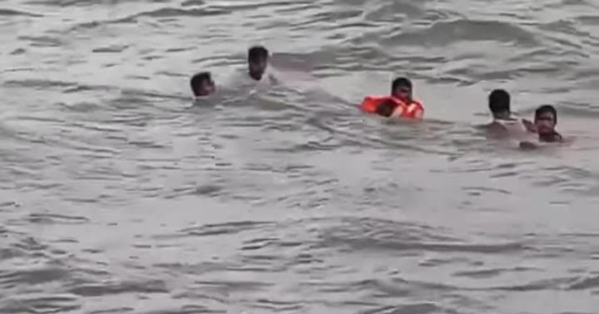 সন্দ্বীপ চ্যানেলে বাল্কহেড ডুবি, ৭ নাবিককে জীবিত উদ্ধার