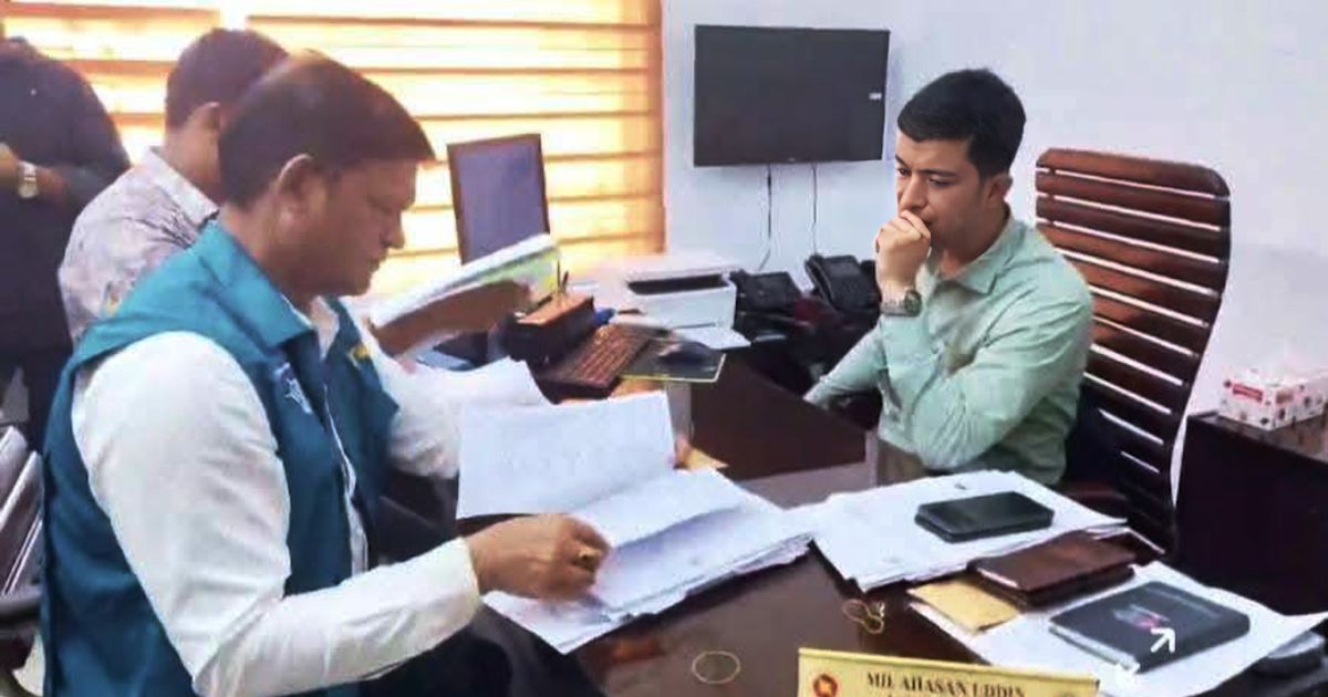 পাবনা পাসপোর্ট অফিসে দালাল-আনসার সিন্ডিকেট, দুদকের হানা