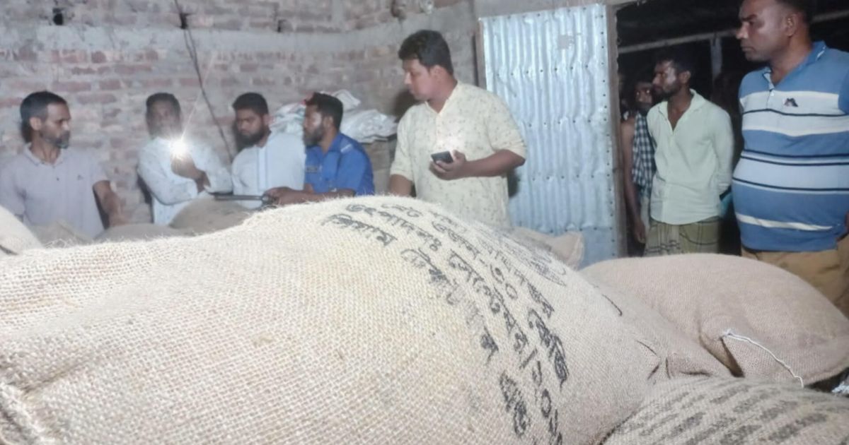 হাকিমপুরে খাদ্যবান্ধব কর্মসূচির ১৮০ বস্তা চাল জব্দ