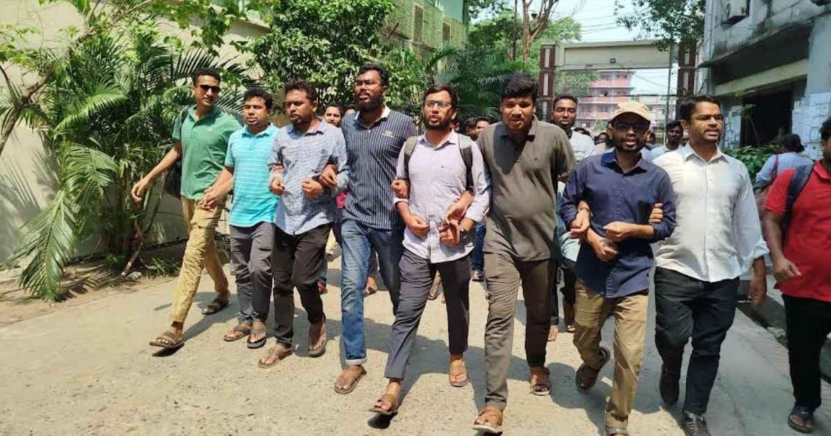 পিএসসি সংস্কার: ৭ দফা দাবিতে জবি শিক্ষার্থীদের বিক্ষোভ