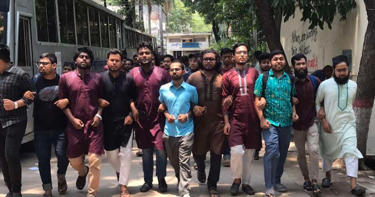ইউজিসির বাজেট  বৃদ্ধিসহ ৪ দফা দাবিতে জবিতে বিক্ষোভ