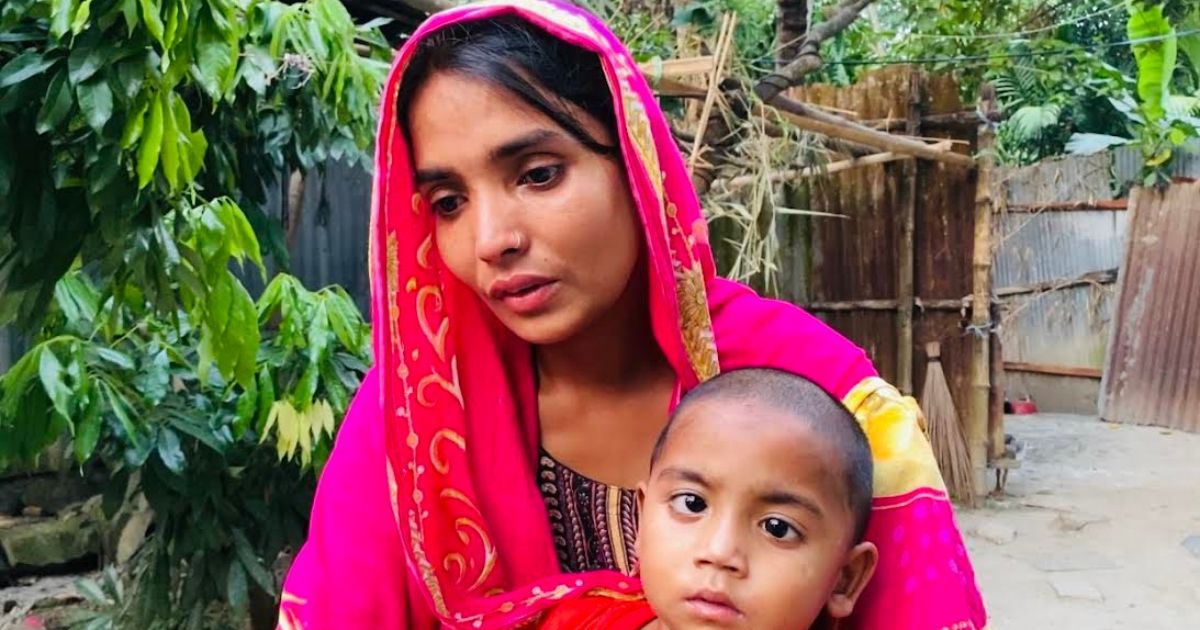 বিদেশ যাওয়ার স্বপ্নে ‘সর্বস্বান্ত’ সোনিয়া, সন্তানসহ পথে