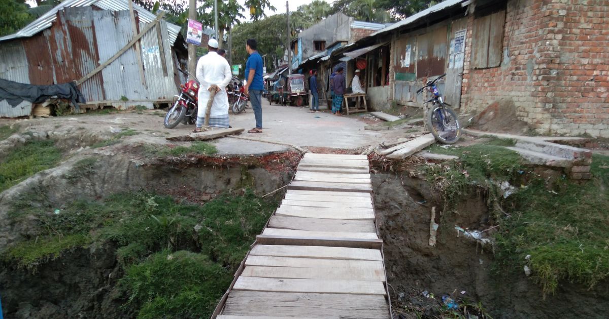 বিষখালীর ভাঙনে বিলীন হওয়ার পথে রামনা লঞ্চঘাট