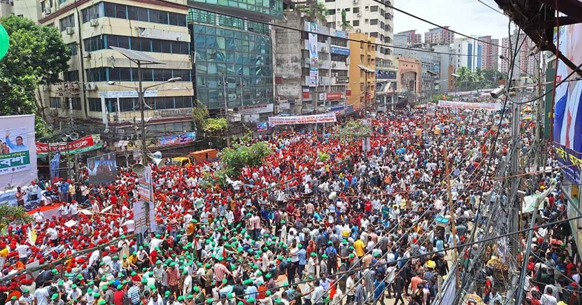 তারুণ্যের সমাবেশ: নয়াপল্টনে বিএনপি নেতা-কর্মীদের ঢল
