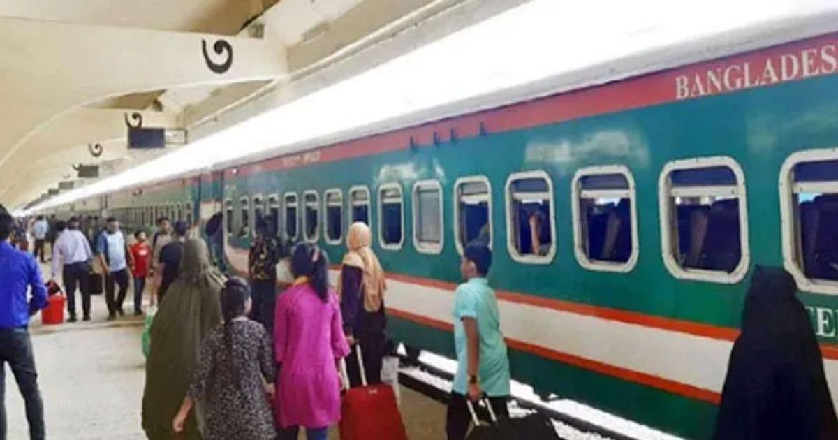 ঈদযাত্রা শুরু, ট্রেন ছাড়ছে সময় মতোই