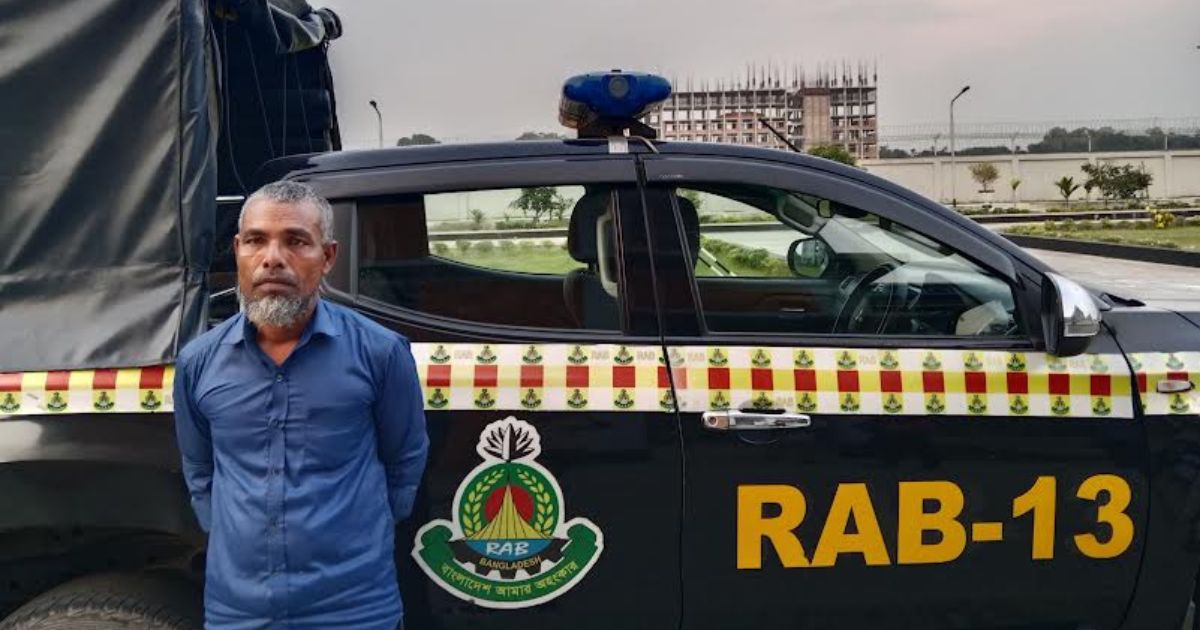লালমনিরহাটে অটোরিকশার ব্যাটারির নিচে মিলল ফেনসিডিল, গ্রেপ্তার-১