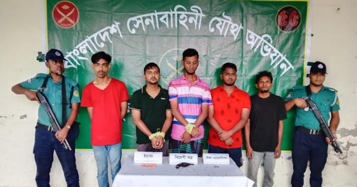 খুলনায় যৌথ অভিযানে অস্ত্র-গুলিসহ ইয়াবা উদ্ধার, আটক ৫