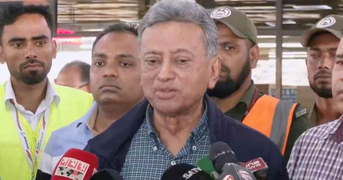 লন্ডন থেকে দেশে ফিরে কী বার্তা দিলেন আমীর খসরু?