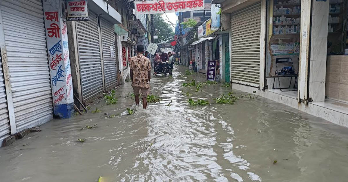 বাগেরহাটে জোয়ারের পানিতে পৌর শহরসহ ২০ গ্রাম প্লাবিত