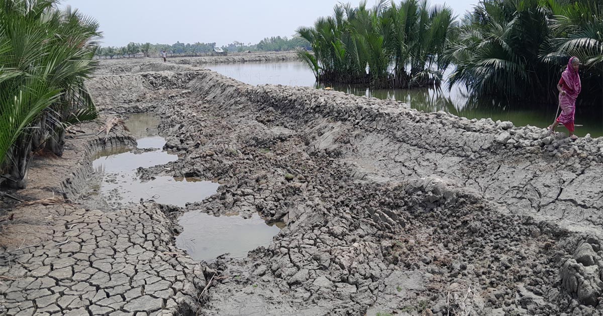 রামপালে মোংলা-ঘোষিয়াখালী চ্যানেলে নাব্যতা সঙ্কটে নদী