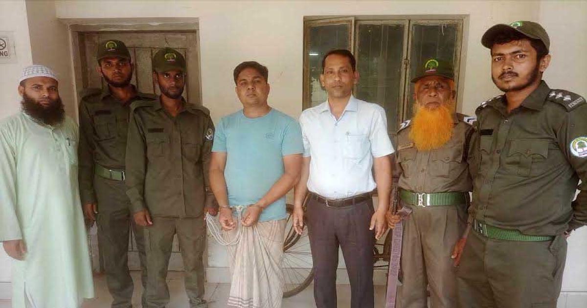 বাজার থেকে ডেকে নিয়ে হরিণ শিকারের মামলায় আটকের অভিযোগ