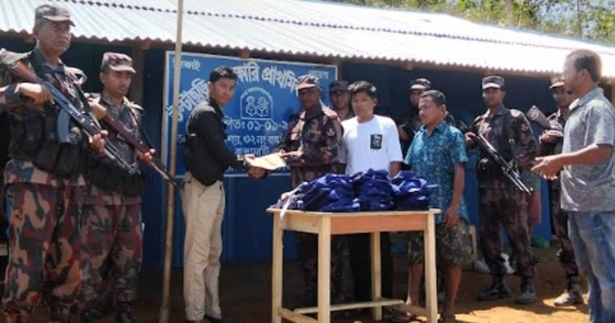 মারিশ্যা ২৭ বিজিবির উদ্যোগে বিদ্যালয়ে নগদ অর্থ সহায়তা