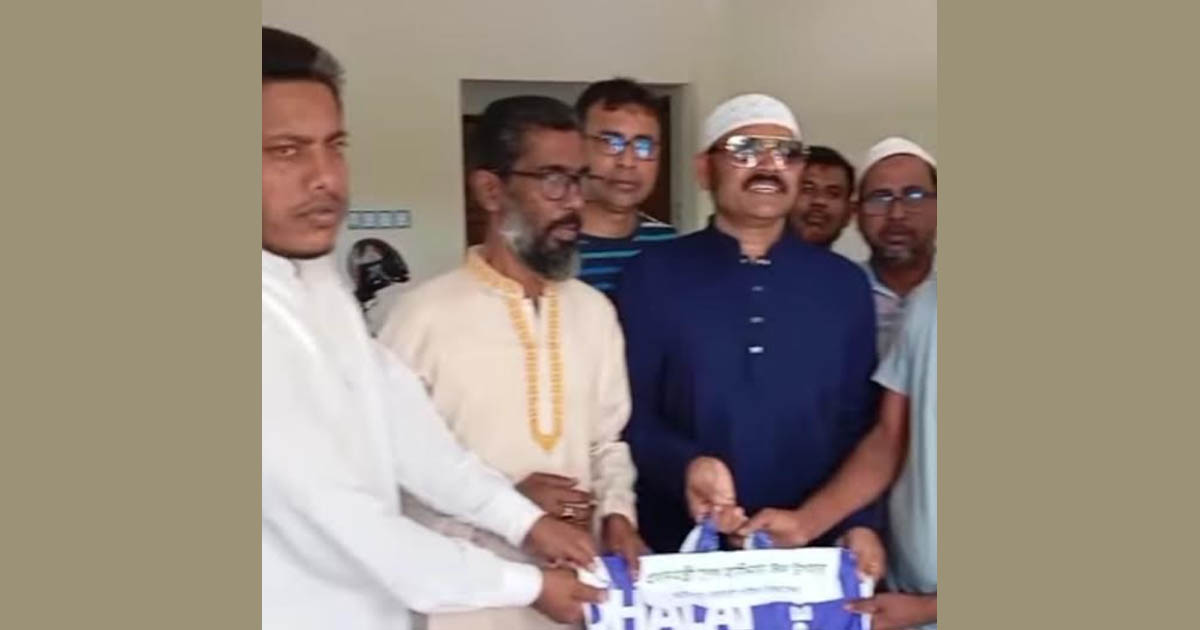 শেখ হাসিনার নামে বরগুনায় ঈদ সামগ্রী বিতরণ