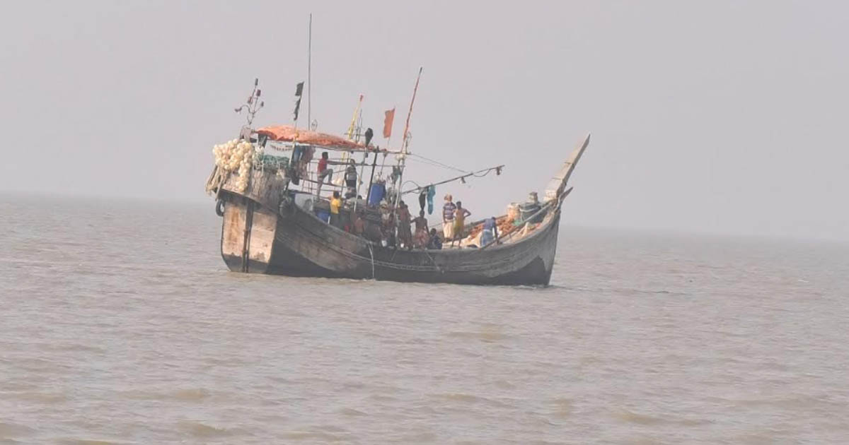 পাথরঘাটায় অর্ধশত জেলে গুলিবিদ্ধ, মাছসহ রসদ সামগ্রী লুট