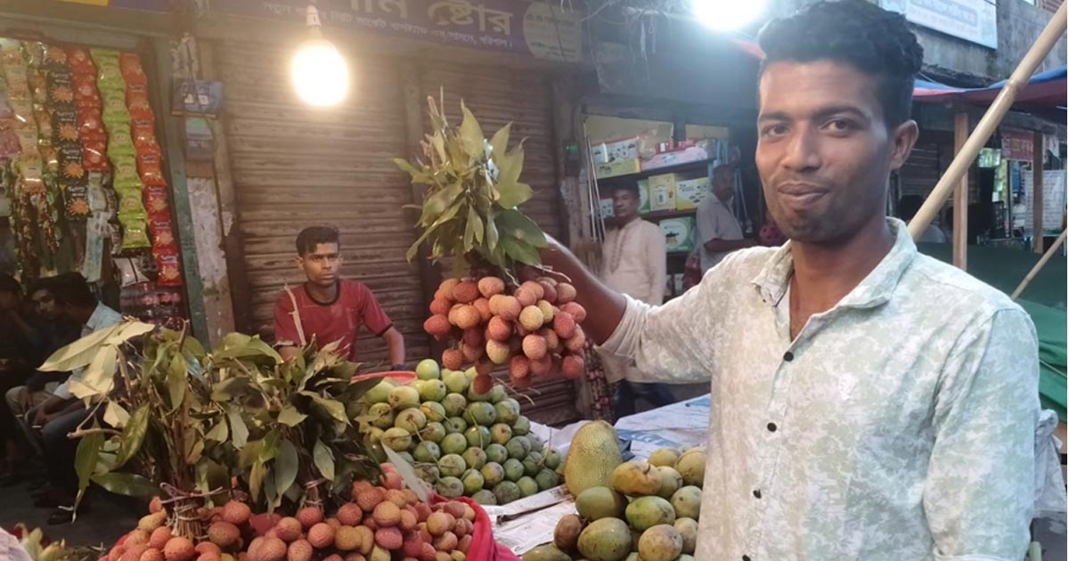 অপরিপক্ব ফলে সয়লাব বরিশালের বাজার