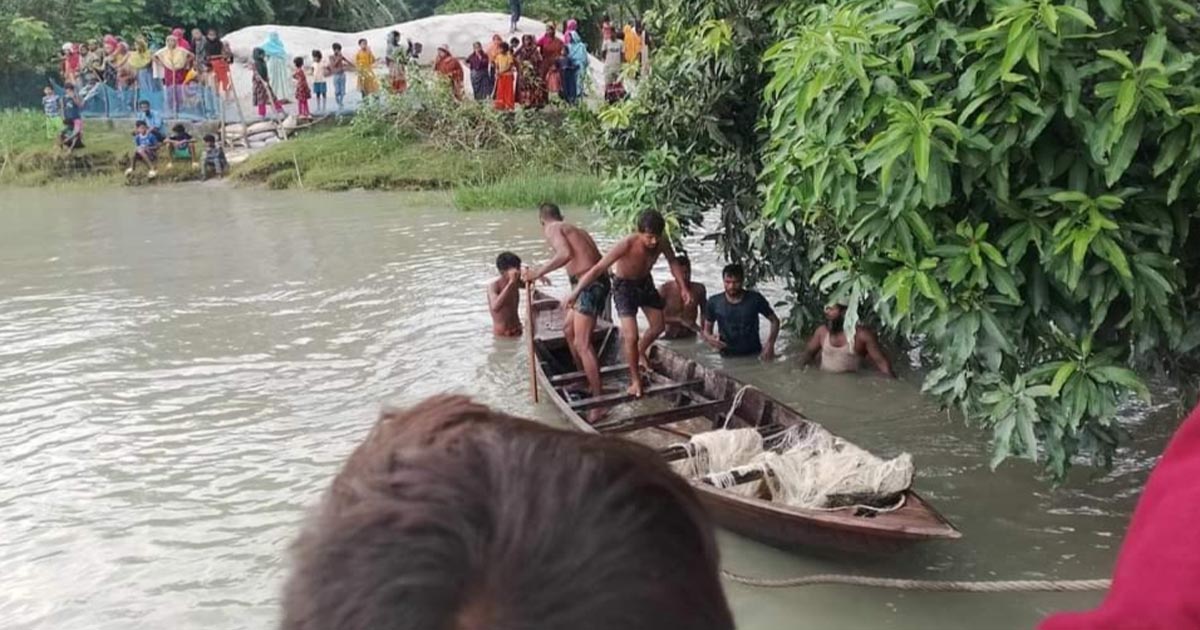 ট্রলারে উঠতে গিয়ে পা পিছলে নদীতে বৃদ্ধ নিখোঁজ