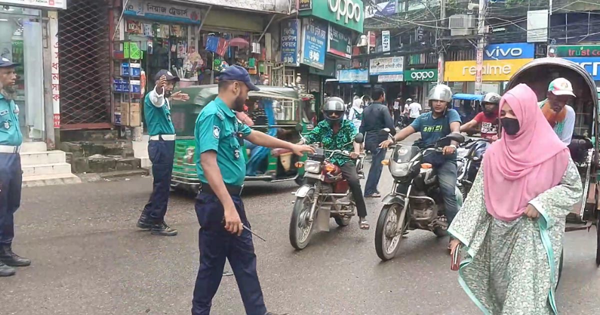 বরিশালে টানা ৮ দিন পর কর্মস্থলে ফিরেছে পুলিশ