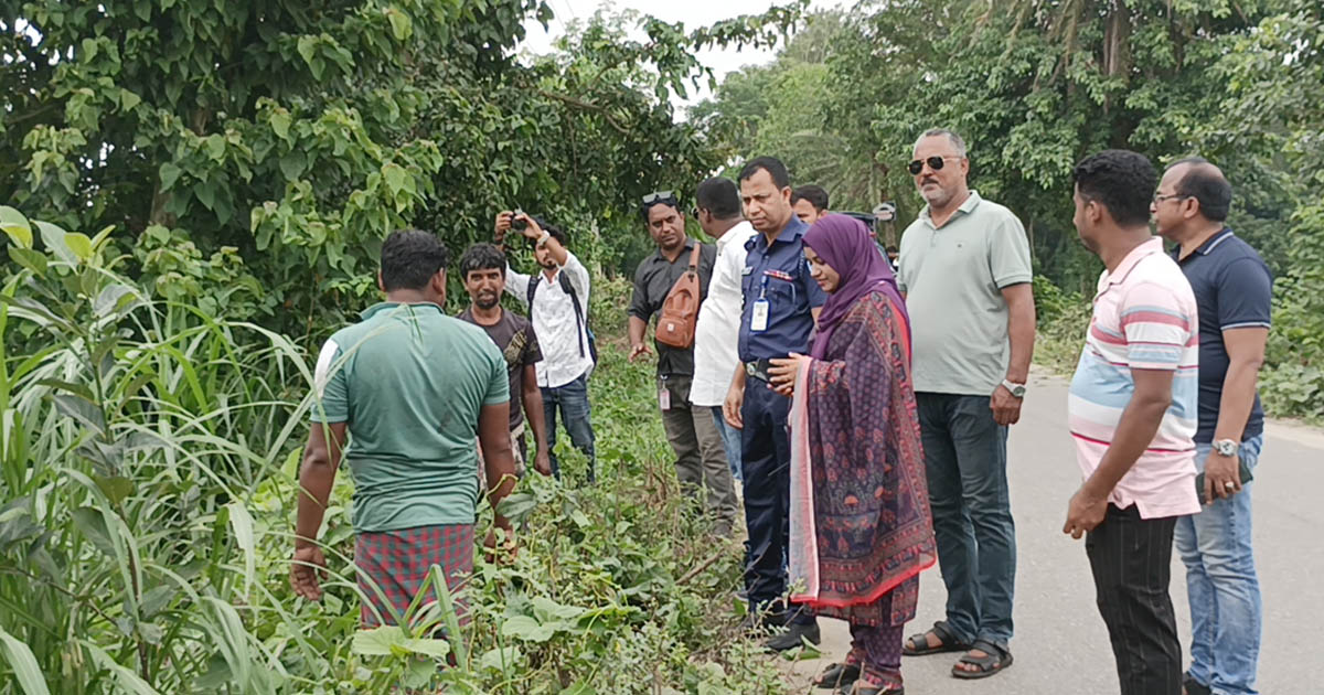 বাঞ্ছারামপুর ডাকাতি প্রতিরোধে যুবদলের ঝোপঝাড় পরিচ্ছন্নতা অভিযান
