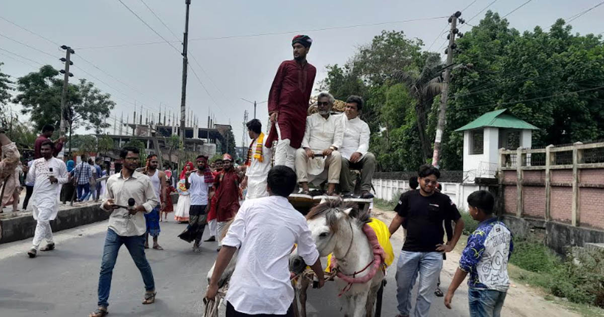 বেরোবিতে বৈশাখী আনন্দ শোভাযাত্রায় গরুর গাড়ি ও ঘোড়ার গাড়ি