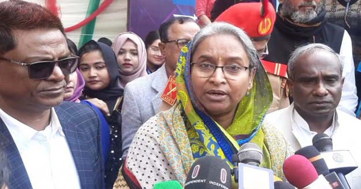 মা-বাবাকে আর বৃদ্ধাশ্রমে যেতে হবে না: দীপু মনি