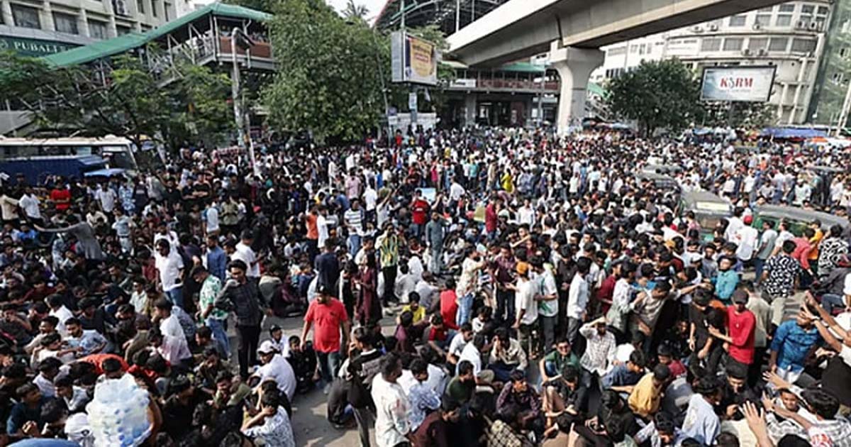 শাহবাগ অবরোধ করলো ছাত্রদল