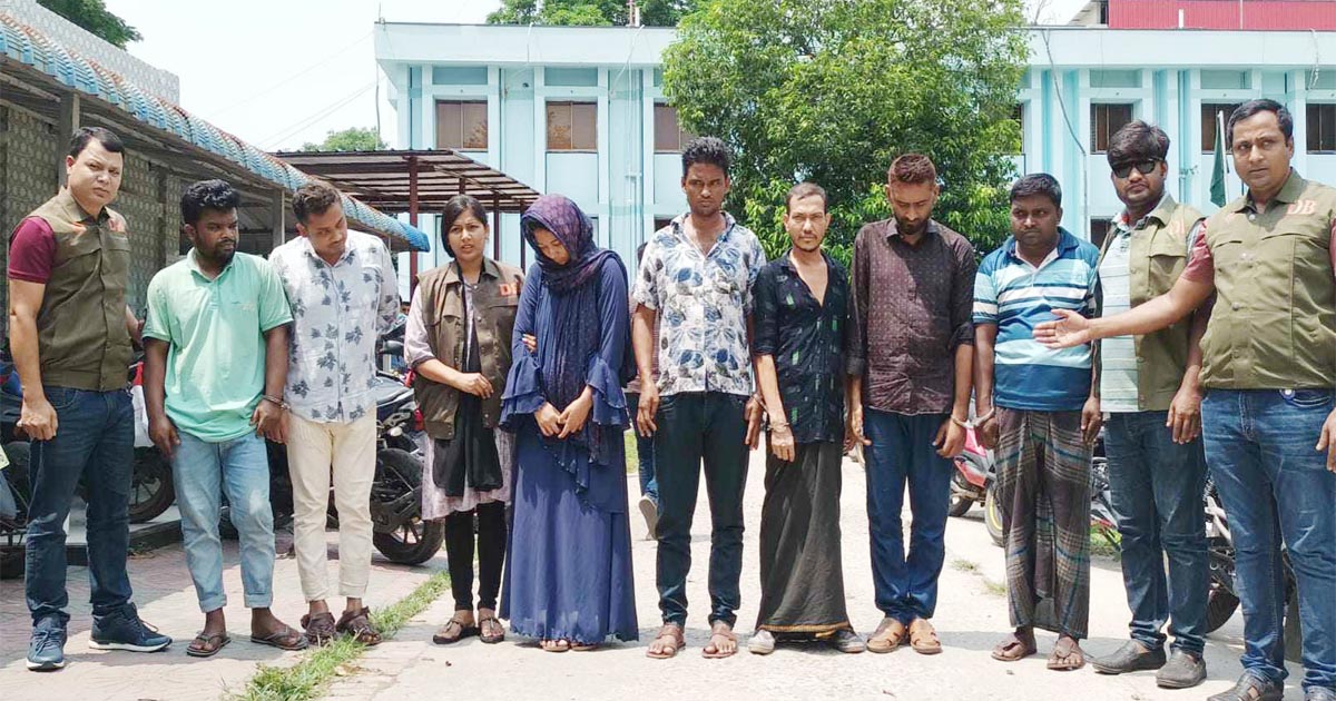 কুমিল্লায় গোয়েন্দা পুলিশের হাতে ৭ প্রতারক গ্রেপ্তার