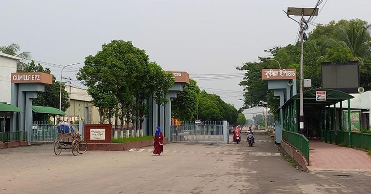 কুমিল্লায় কাভার্ডভ্যান চাপায় প্রাণ গেল ইপিজেডের দুই কর্মীর