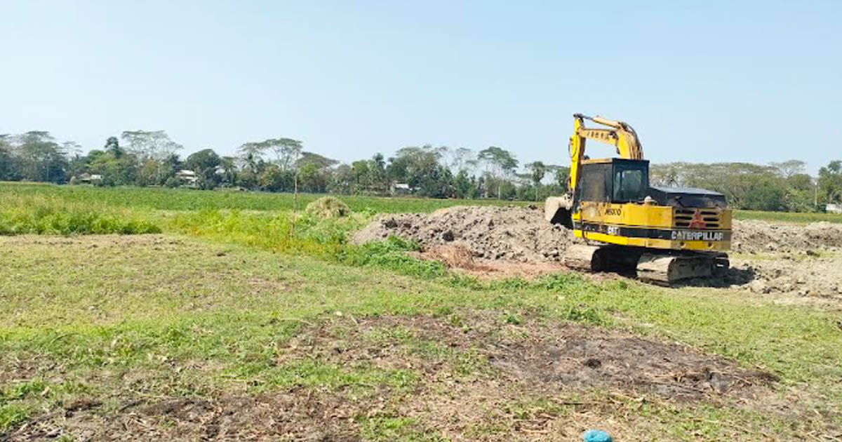 ডামুড্যায় কৃষকের জমি জোরপূর্বক দখল করে মাছের ঘের, প্রশাসন নিরব