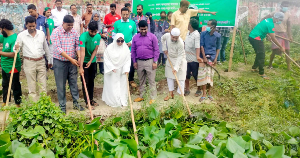 জয়পুরহাট পৌরসভার তিন কিলোমিটার খাল পরিষ্কার অভিযানের উদ্বোধন