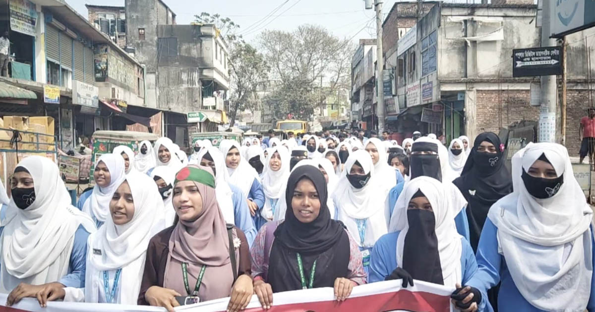 ধর্ষকের সর্বোচ্চ শাস্তি না হলে রাজপথে নামার হুঁশিয়ারি শিক্ষার্থীদের
