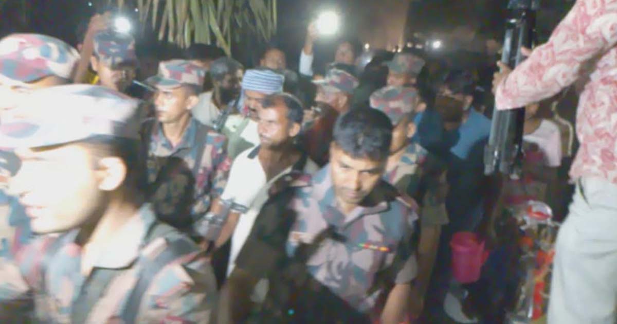 সীমান্তে পতাকা বৈঠকে দুই বাংলাদেশি ফেরত, দুই ভারতীয়কে হস্তান্তর