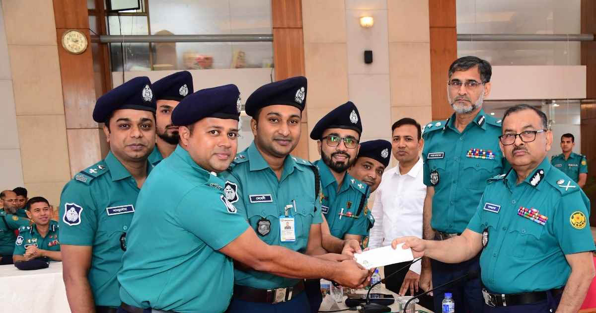 ডিএমপির মার্চ মাসের মাসিক অপরাধ সভায় শ্রেষ্ঠ হলেন যারা