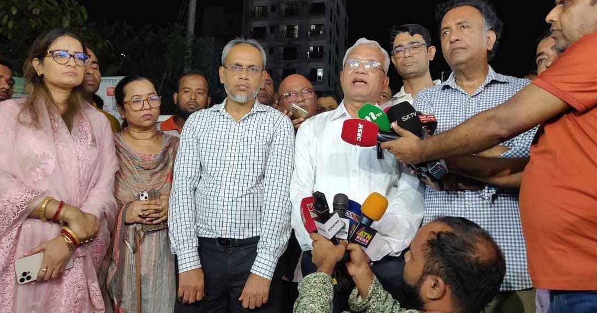 ‘২৪ ঘণ্টার আগে খালেদা জিয়ার অবস্থা সম্পর্কে কিছু বলা যাবে না’