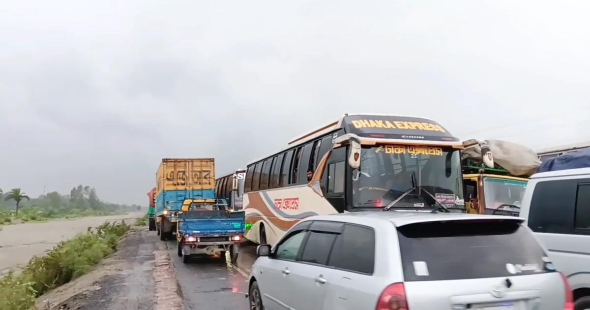 ঢাকা-টাঙ্গাইল মহাসড়কে তীব্র যানজট