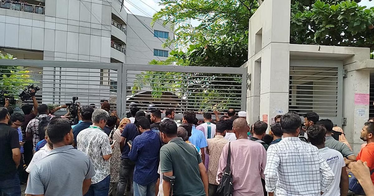 চক্ষুবিজ্ঞান ইনস্টিটিউটে সংঘর্ষ: বন্ধ সেবা কার্যক্রম