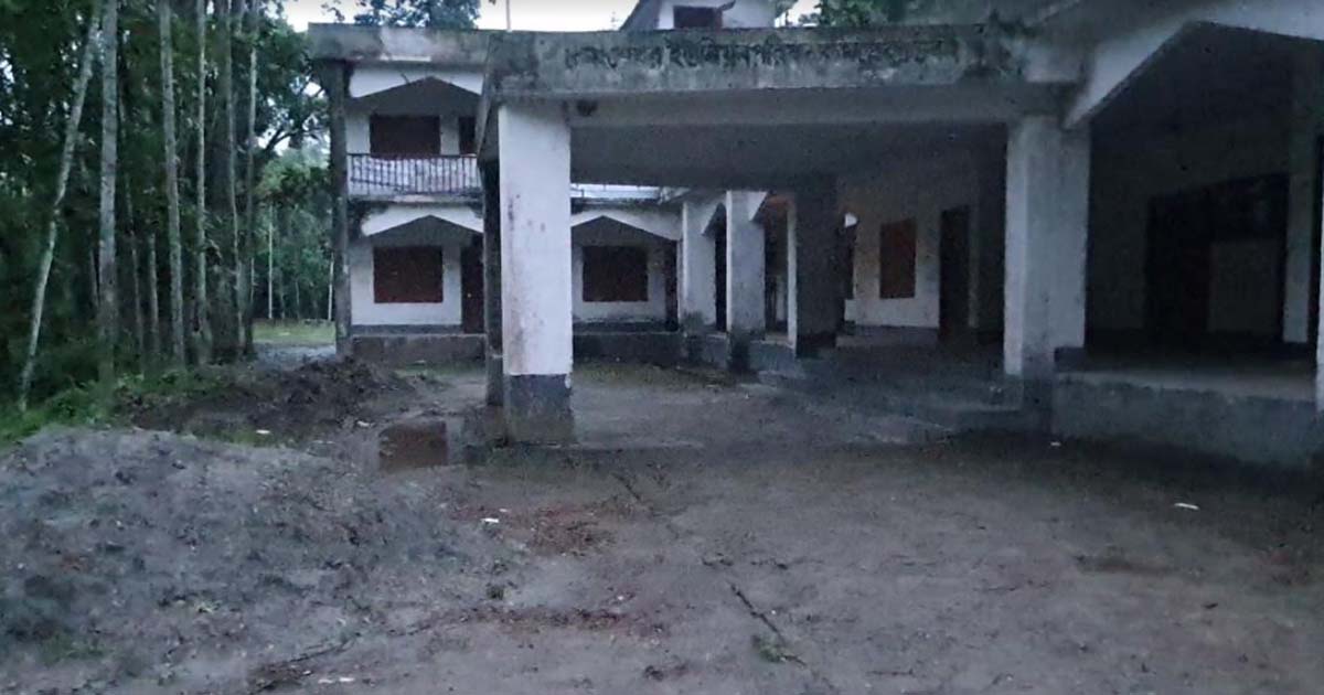 ইউপি চেয়ারম্যানের বিরুদ্ধে চাল-ডাল আত্মসাতের অভিযোগ