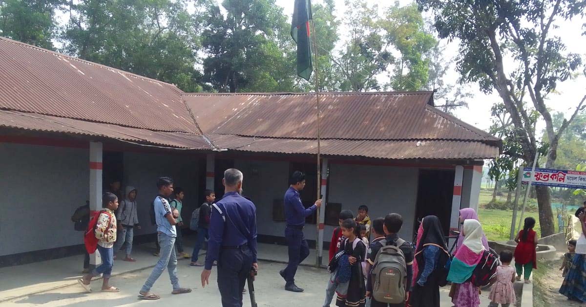 ফেনীতে শিক্ষাপ্রতিষ্ঠানে ভাঙচুর
