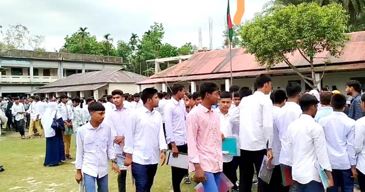 ফুলবাড়ীতে এসএসসির প্রথম দিনের পরীক্ষায় অনুপস্থিত ৩১ জন পরীক্ষার্থী