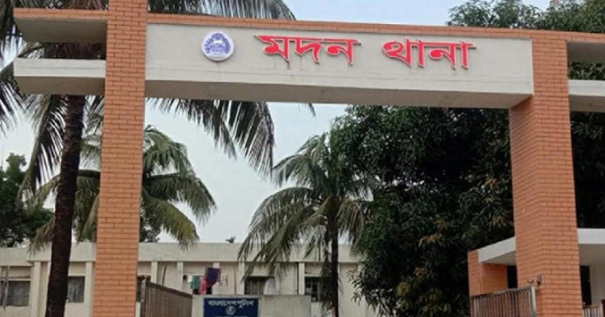 মদনে ইট ভাঙ্গার গাড়ি উল্টে শ্রমিক নিহত
