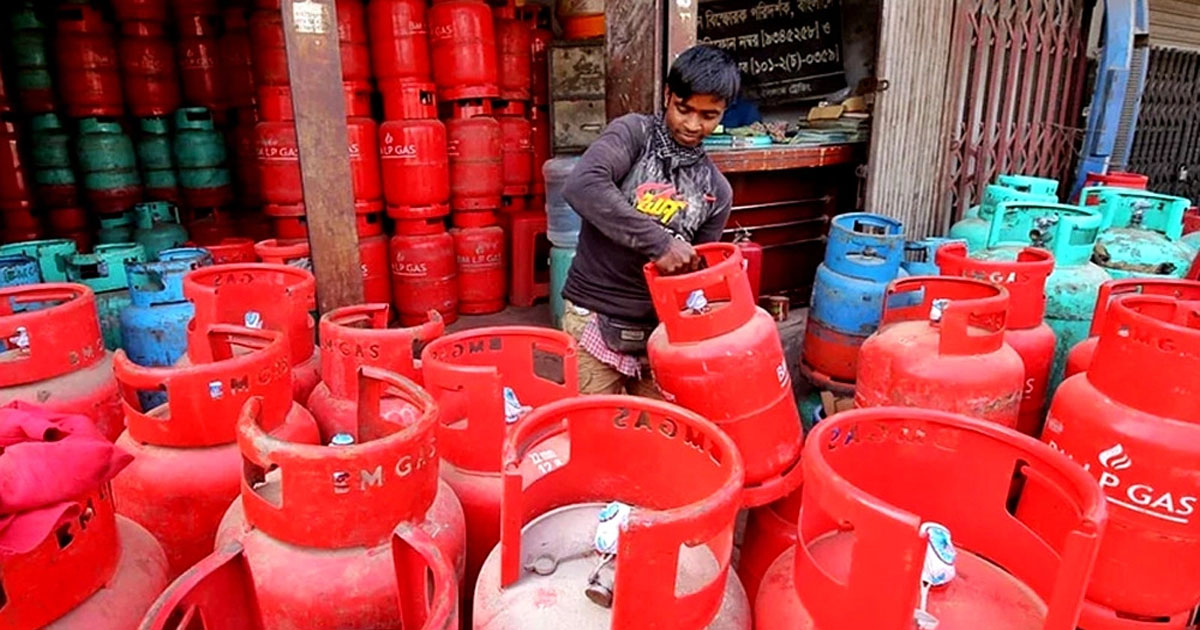 ১২ কেজি সিলিন্ডারের দাম ৩০ টাকা কমেছে