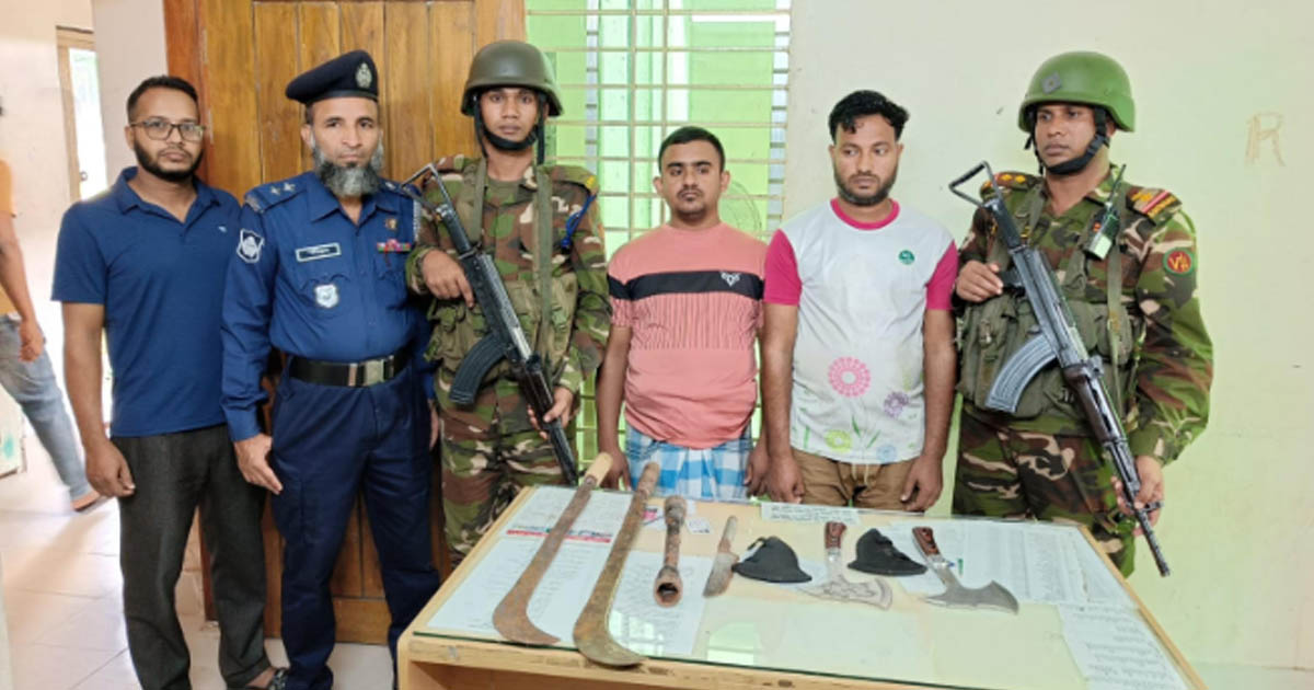 গৌরনদীতে যৌথ বাহিনীর অভিযানে দেশীয় অস্ত্রসহ আটক ২