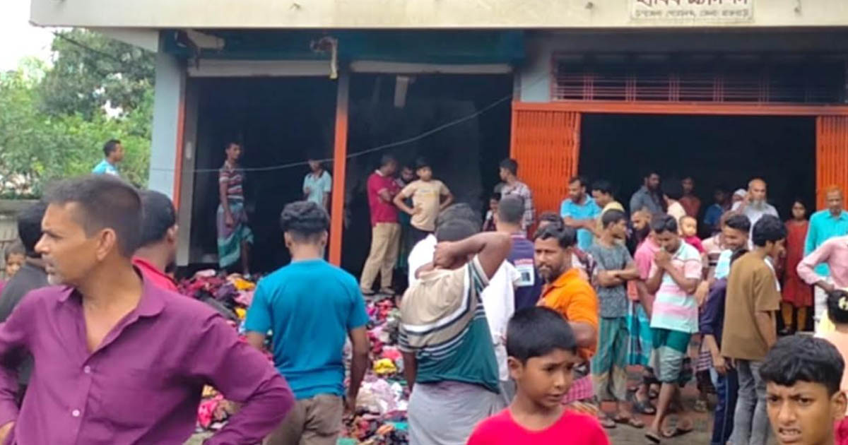 গোয়ালন্দে কাপড়ের দোকানে আগুন