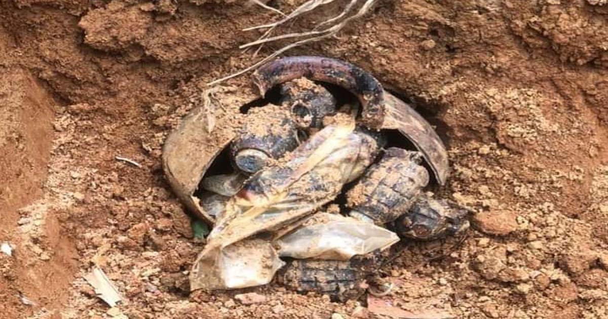 গাজীপুরে মাটি খুঁড়তেই কলসভর্তি গ্রেনেড