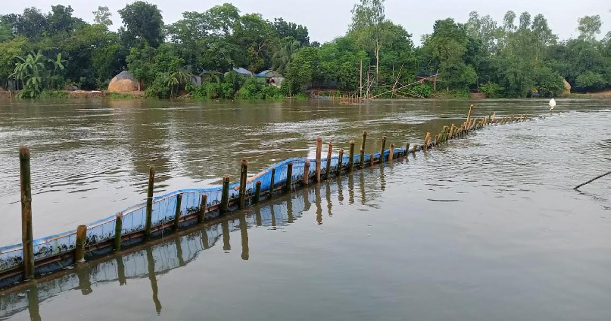 আত্রাই নদীতে প্রভাবশালীদের সোতিজালের অবৈধ স্থাপনা