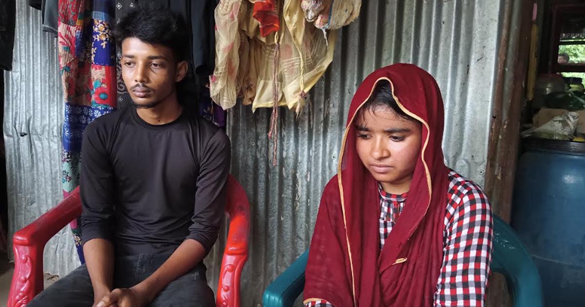 নাটোরে বিয়ের দাবিতে প্রেমিকের বাড়িতে কিশোরীর অনশন