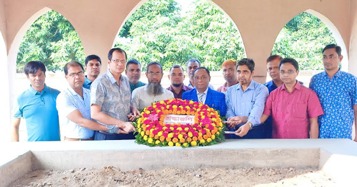 হাজী মোহাম্মদ দানেশের সমাধিতে হাবিপ্রবি ভিসির শ্রদ্ধা