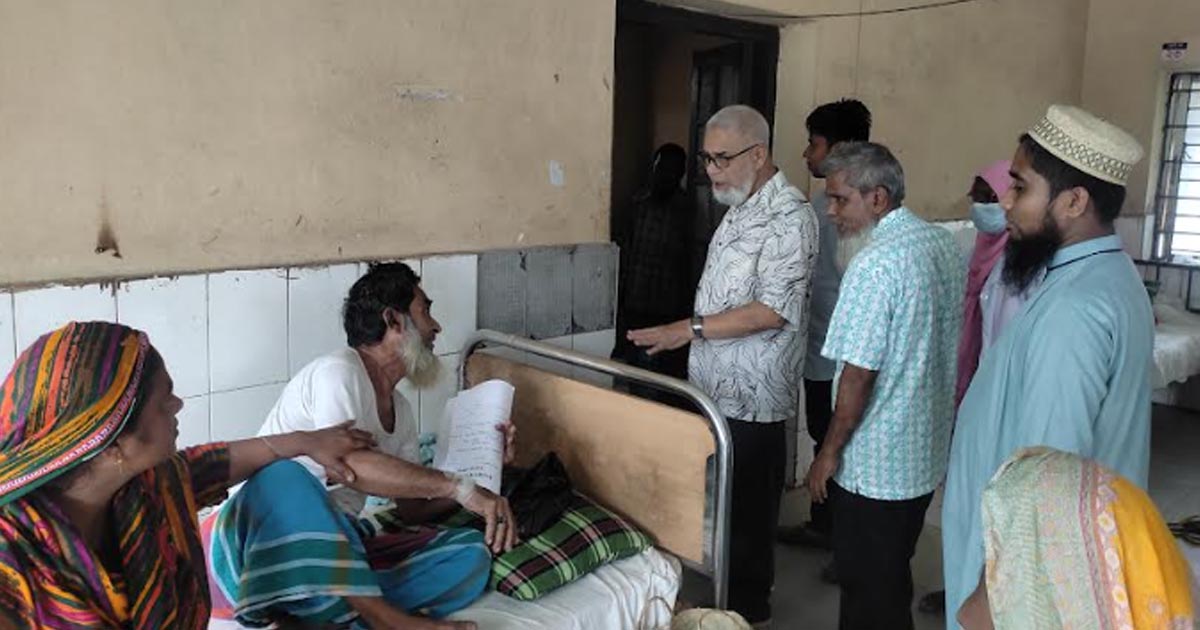 মাধবপুর হাসপাতাল পরিদর্শন করলেন উপজেলা পরিষদ চেয়ারম্যান